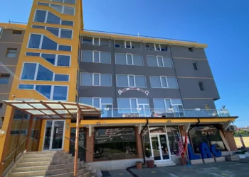 Skandal apo Interesa! Krimi ekonomik zbulon shkollën pa licensë / ata dekorohen nga Bashkia dhe shkojnë në Parlament. Në hetim pronarja e OJF-së në Lezhë