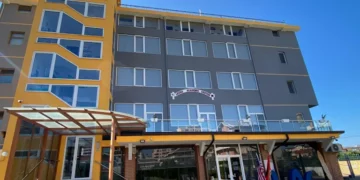 Skandal apo Interesa! Krimi ekonomik zbulon shkollën pa licensë / ata dekorohen nga Bashkia dhe shkojnë në Parlament. Në hetim pronarja e OJF-së në Lezhë