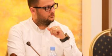 Familja e Denoncon të humbur / ish nr 2 i AKSHI fik celularin në Tiranë.Rikthehet pas 12 orëve