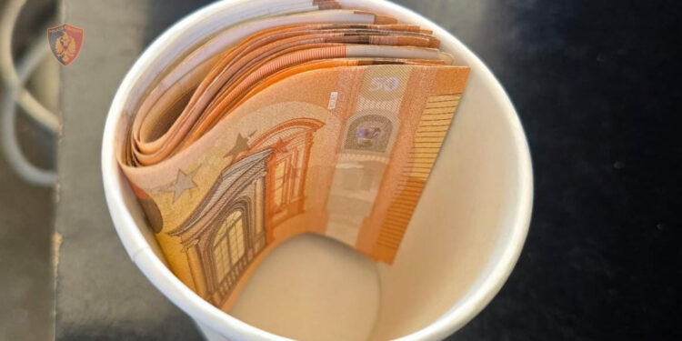 1000 euro për të lejuar tendën e lokalit / 4 Inspektorët e IMT u kapën me zarf në Kombinat. Berisha akuzon titullarët