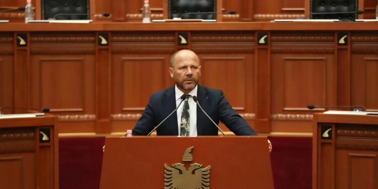 Tritol në banesën e Deputetit në Kamëz