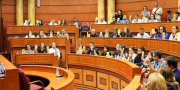 Me 50 vota / Erion Veliaj shkarkohet nga posti Kryebashkiakut