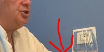 Ligji Antiduhan i djeg karrierën zv.Ministrit, vegjetonte në zyrë, me cigare në restorant. Koçiu: Shkelje me dashje e ligjit