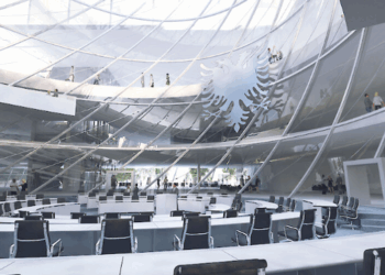 Fotot si do të jetë Parlamenti i Ri / Rama prezantoi nismën me 101 deputetë. Historiku i ndërtesës