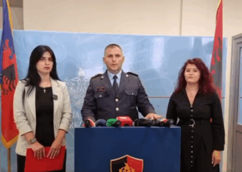 Policia e Fierit shpëton bujqit e Divjakës / Prangos rrjetin e investimeve Piramidale XUEX. PAMJET