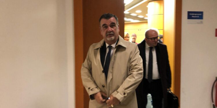 Vritet me armë Gjyqtari Astrit Kalaja brenda sallës së gjyqit tek Apeli në Tiranë / PAMJET