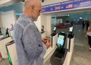 Rama: Aeroporti i Tiranës do të jetë i pari në Evropë me portë digjitale