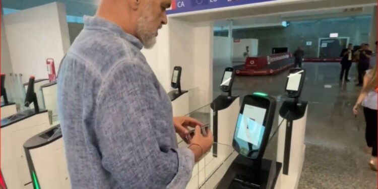 Rama: Aeroporti i Tiranës do të jetë i pari në Evropë me portë digjitale