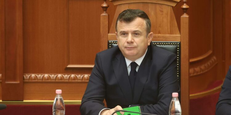 Taulant Balla propozon amendamentin: PS njeh konceptin klasik vetëm burrë dhe grua