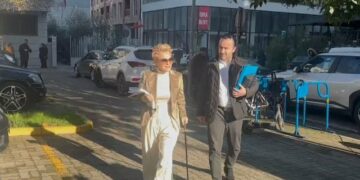 Avokati Redi Llajan dhunon rojen e gjykatës në Vlorë – Në GJKKO mbrotji Monikën / Reagon dhoma