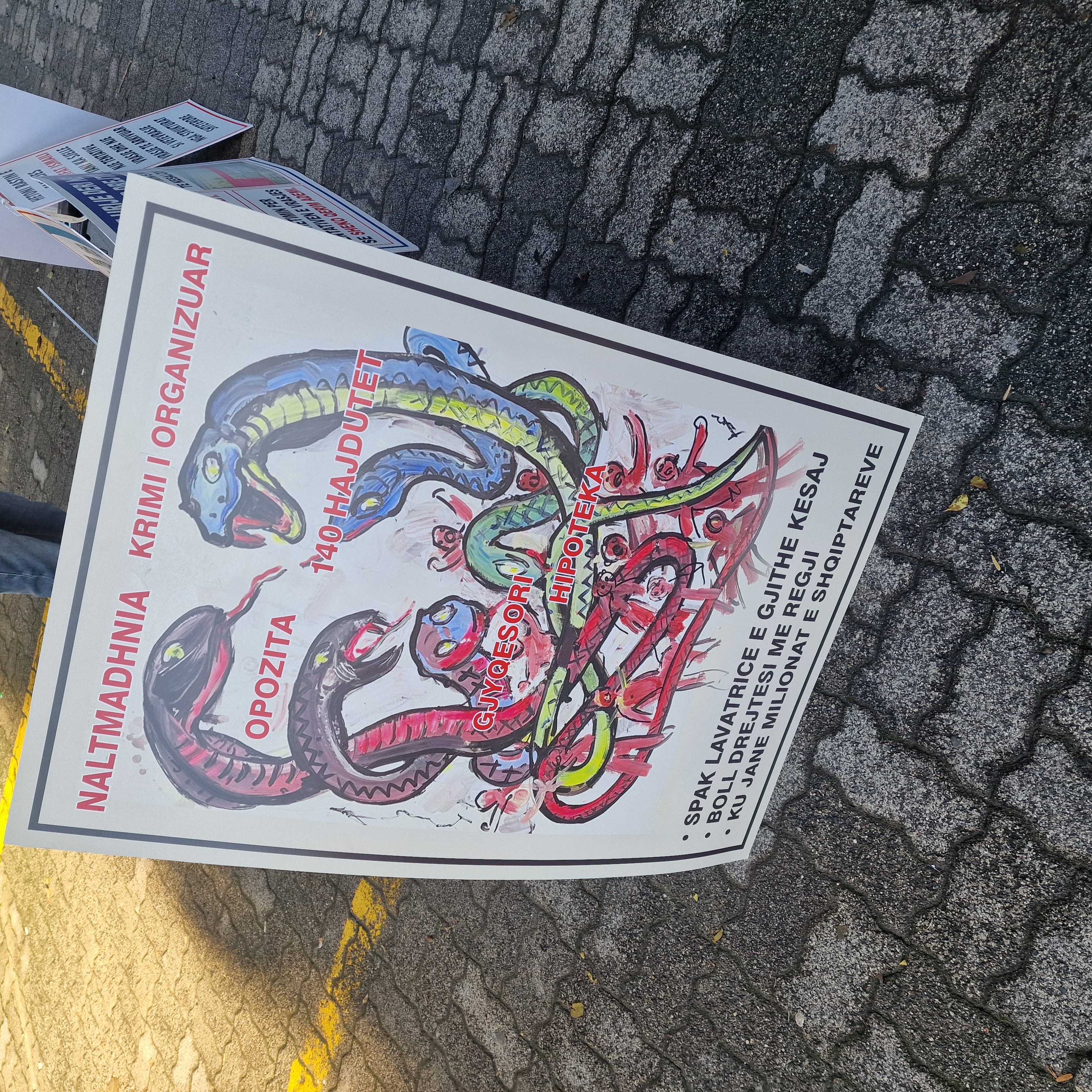 PROTESTA PËR PRONËN NË DYERT E SPAK