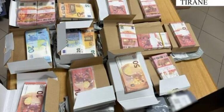 Krimi Ekonomik i Tiranës zbulon Bankën Ilegale në Shkodër. Euro Cash me shumicë / Pamjet
