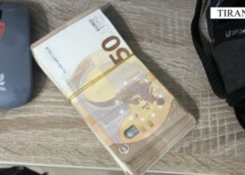 Ndahu ti bëjmë “GOL” / SMS i pengmarrjes për menaxherin e Restorantit të Peshkut në Tiranë. PAMJET