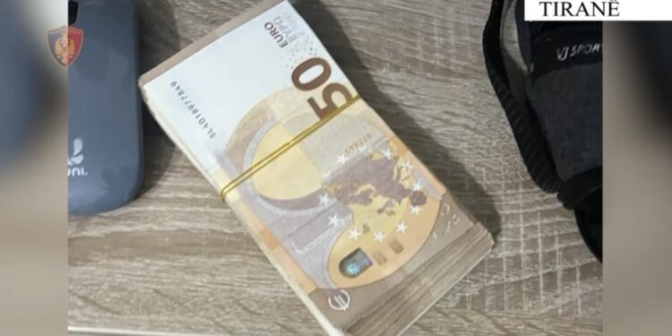 Ndahu ti bëjmë “GOL” / SMS i pengmarrjes për menaxherin e Restorantit të Peshkut në Tiranë. PAMJET