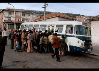 Kredia / Si ndërtoheshin banesat dhe restaurimi në Komunizëm. Para nga banka për blerje elektroshtëpiakeve dhe mjete, Pamje – Dokumenta