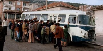 Kredia / Si ndërtoheshin banesat dhe restaurimi në Komunizëm. Para nga banka për blerje elektroshtëpiakeve dhe mjete, Pamje – Dokumenta