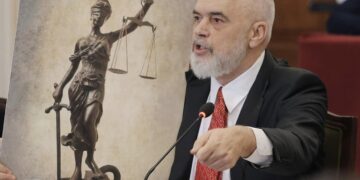Pezullimi i Ballukut nga GJKKO / Gjyqtarët: Rama po na bën presion. Reagon Kryeministri: Jam palë se…